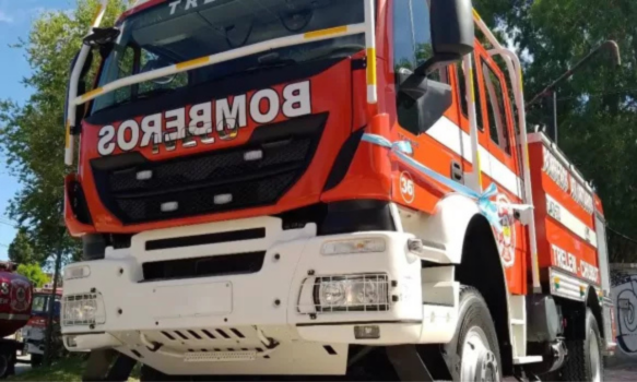 Bomberos de Trelew y Rawson parten hacia la cordillera para colaborar en el combate de incendios