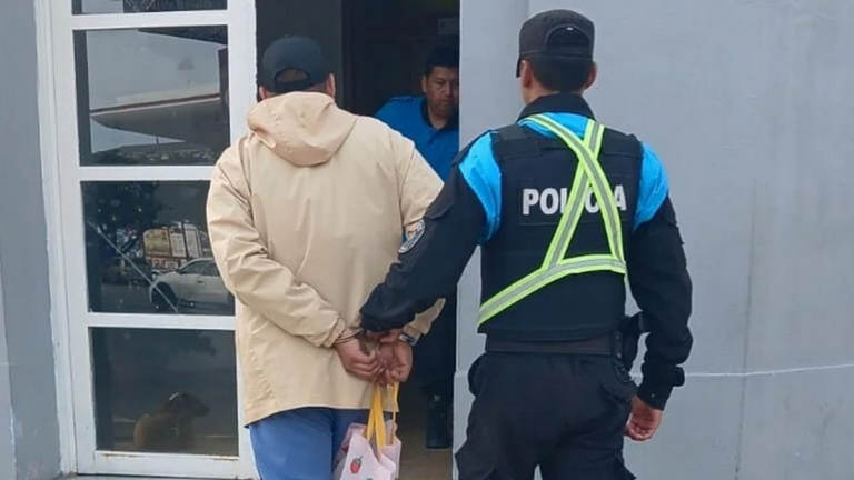 Intentó llevarse carne sin pagar y fue detenido en un supermercado céntrico