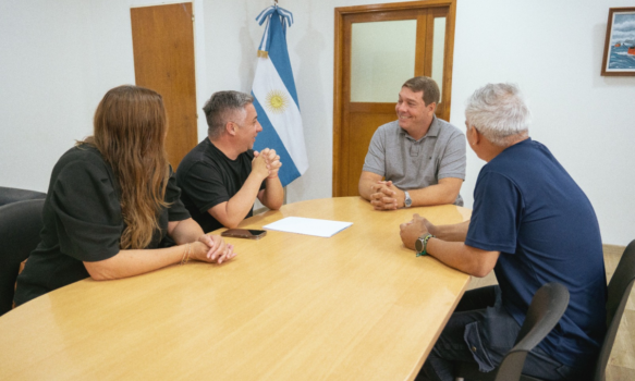 El intendente Biss recibió a la nueva comisión directiva de la Asociación de Hockey del Valle del Chubut