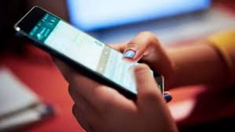 Nueva estafa digital: se hacen pasar por la Municipalidad para cobrar por el carnet de manipulación de alimentos