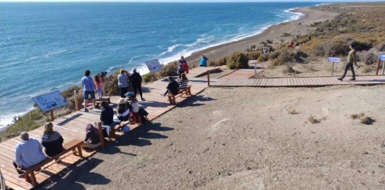 Ordenaron habilitar el acceso a los miradores de Península Valdés, pero los dueños volvieron a cerrar las tranqueras