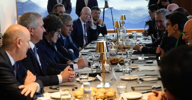 Davos 2026: Milei se reunió con CEO de bancos y firmas financieras globales