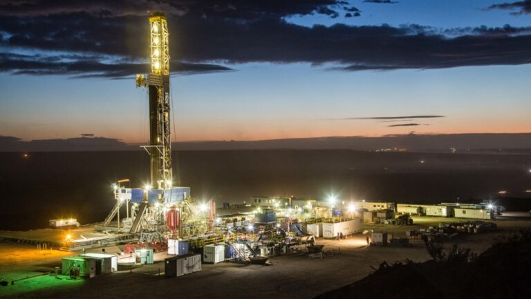 Argentina alcanzó en diciembre el mayor nivel de producción de petróleo de su historia