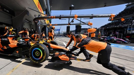 Por qué McLaren retiró sus coches del GP de Fórmula 1 en China