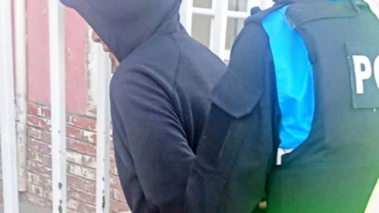 Lo fueron a notificar por una causa y terminó preso